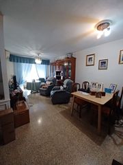 Etagenwohnung in Barrio León