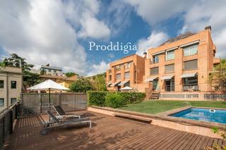 Casa  Benedetti. Casa con jardín y piscina en zona bonanova