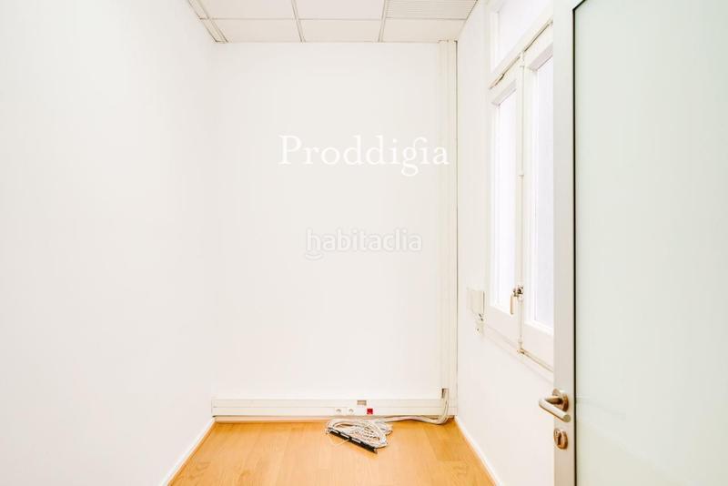 Foto c66c38c4-c194-41fd-9fd0-67e95bcecad3. Lloguer oficina amb calefacció a Dreta de l´Eixample Barcelona