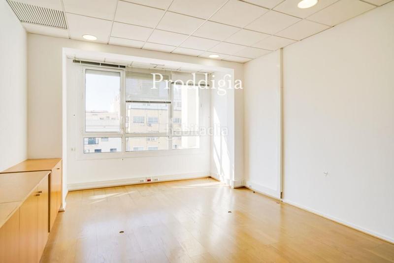 Foto 8a8f3717-48ec-4ca9-8c07-038c75c5e246. Location bureau avec chauffage dans Dreta de l´Eixample Barcelona