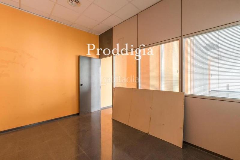 Foto 8bb81850-4455-4ef7-9a73-438d83665ce8. Rent office space with heating in Centre Hospitalet de Llobregat (L´)