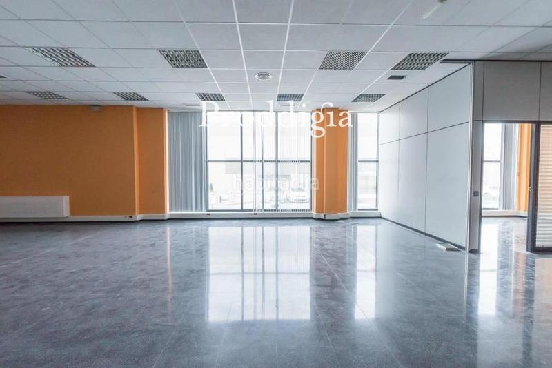 Foto 87928e18-98bf-4827-bc1d-0d35587b4c8d. Rent office space with heating in Centre Hospitalet de Llobregat (L´)