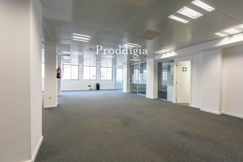 Foto e8d53ef1-b2ef-4295-8a40-a337240166e6. Miete büro mit heizung in La Nova Esquerra de l´Eixample Barcelona