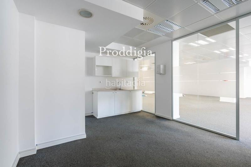 Foto 39a4a1b4-67d5-49db-a9d1-46cadf5f2c08. Rent office space with heating in La Nova Esquerra de l´Eixample Barcelona