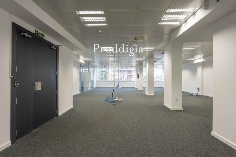 Foto da5ac13f-ed2a-428a-b93b-ea8a75e2a6f1. Rent office space with heating in La Nova Esquerra de l´Eixample Barcelona