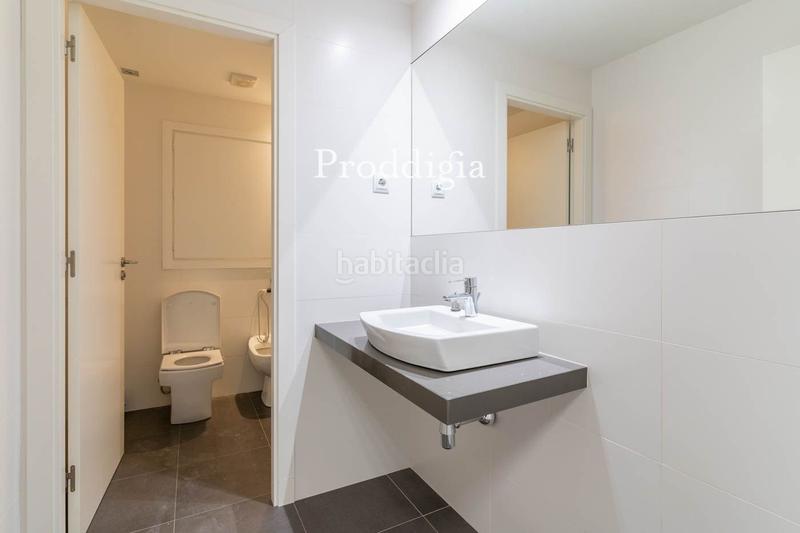 Foto b8730cfb-7f68-4fad-bca2-3422dc4b1393. Lloguer oficina amb calefacció a Dreta de l´Eixample Barcelona