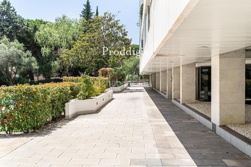 Foto 1cbaa1c0-57c5-437c-83ef-1fa740f11971. Piso impresionante piso alto en Pedralbes con piscina y vistas al mar en Barcelona