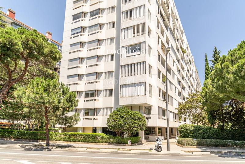 Foto 93ef2b57-d1fe-43a2-a16f-5c8fae59b33a. Piso impresionante piso alto en Pedralbes con piscina y vistas al mar en Barcelona