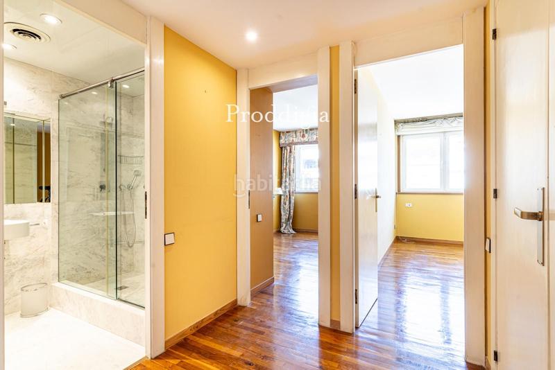 Foto a5db97ae-622a-48c3-a34f-3ded97f9b56f. Piso impresionante piso alto en Pedralbes con piscina y vistas al mar en Barcelona