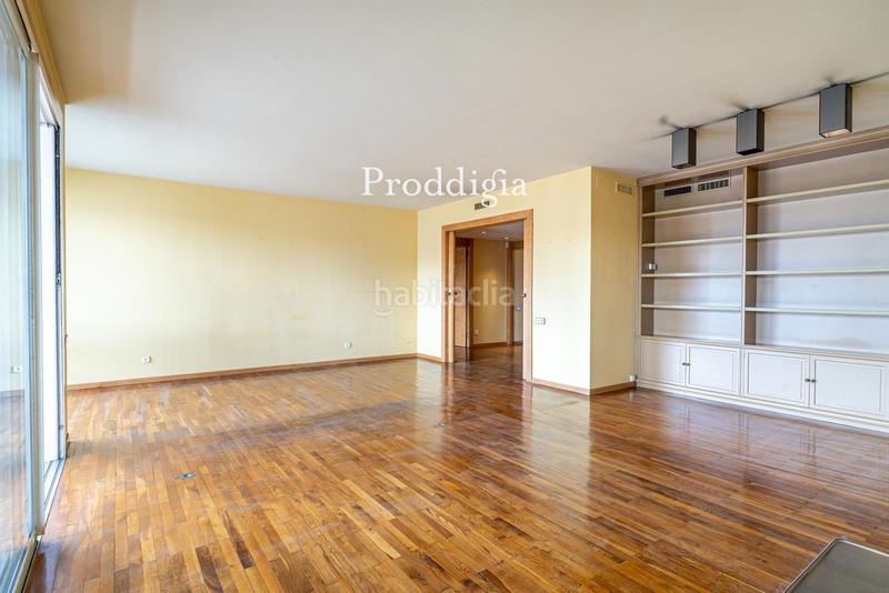 Foto e63ddf54-f6e8-4072-b7fd-b33511d030f8. Piso impresionante piso alto en Pedralbes con piscina y vistas al mar en Barcelona