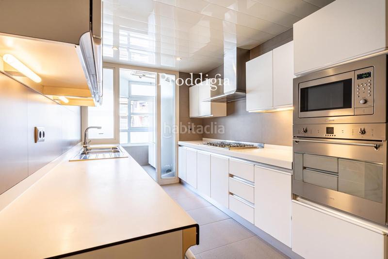 Foto f34bceec-1709-4e42-b0e6-f93b98e05eba. Piso impresionante piso alto en Pedralbes con piscina y vistas al mar en Barcelona