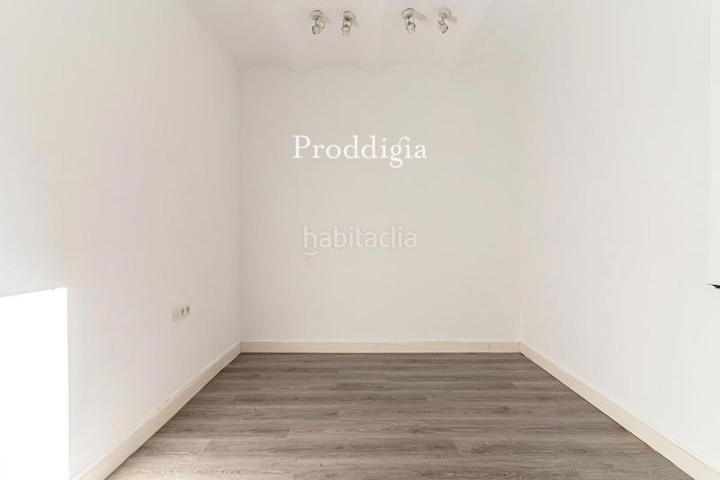 Foto 05498686-547a-4cdc-ba79-cdcd0b3b4184. Ático exclusivo ático reformado en Sant Antoni con terraza en Barcelona