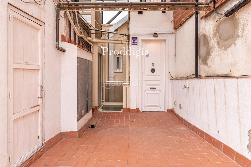 Foto 94e09a6b-ea34-48c5-88c1-e046300d82dc. Ático exclusivo ático reformado en Sant Antoni con terraza en Barcelona