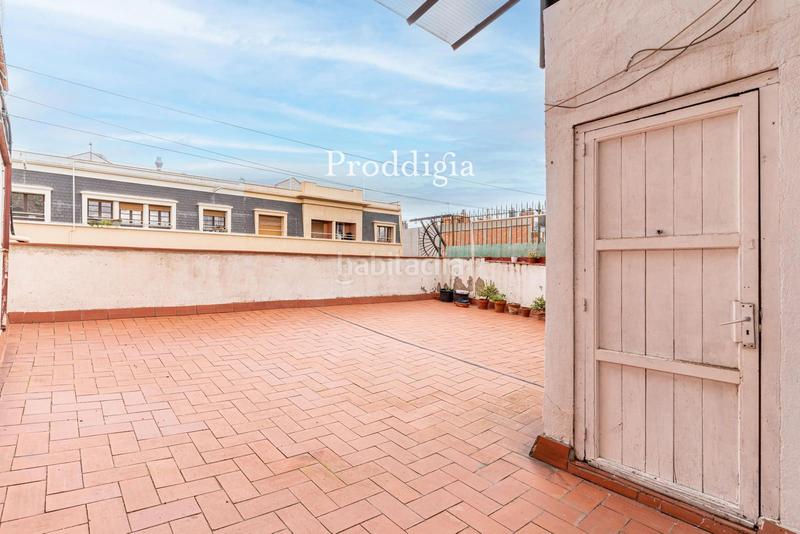Foto cc8fe1ee-a1ad-4a85-ad4e-41f6c58f687a. Ático exclusivo ático reformado en Sant Antoni con terraza en Barcelona