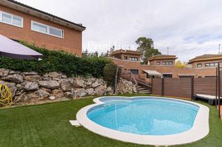 Maison jumelée  Avenida canada. Vivienda esquinera en exclusiva zona de sant cugat.