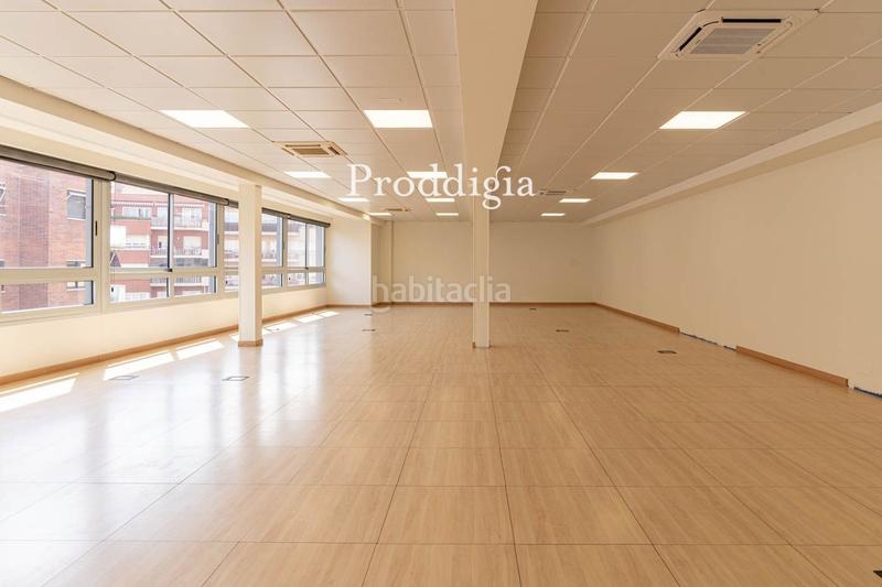 Foto 128dea37-0994-4066-8bb5-f3b76cf201d5. Alquiler oficina fantástica oficina situada en les corts en Barcelona
