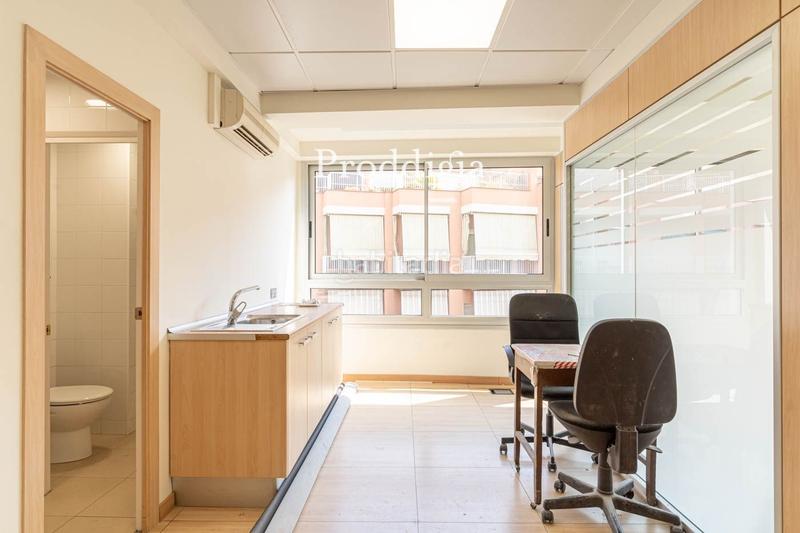 Foto e014fbbf-bc80-4bce-9d7b-b61a8fe43965. Miete büro in Barri de les Corts Barcelona