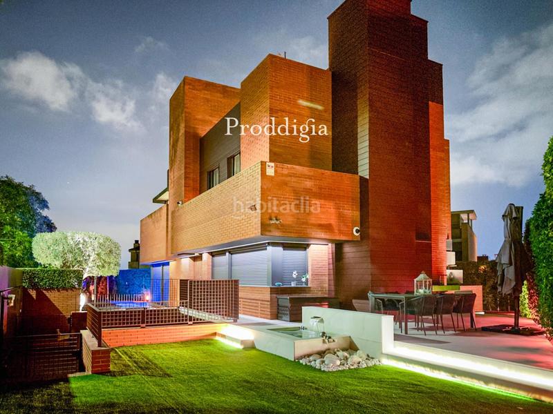 Foto 10204719-ed6a-4fb6-9647-aab15532f950. Xalet amb calefacció aparcament piscina a Torrent Ballester Viladecans