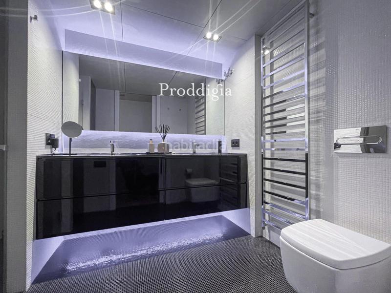 Foto 2201b03a-0e1d-4b01-a90d-e4f8445b7470. Xalet amb calefacció aparcament piscina a Torrent Ballester Viladecans