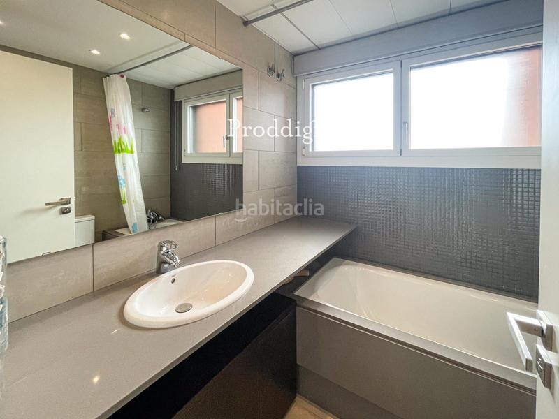 Foto 5bb80aa8-55cc-4c0a-a48b-d10fb9be3d6f. Xalet amb calefacció aparcament piscina a Torrent Ballester Viladecans