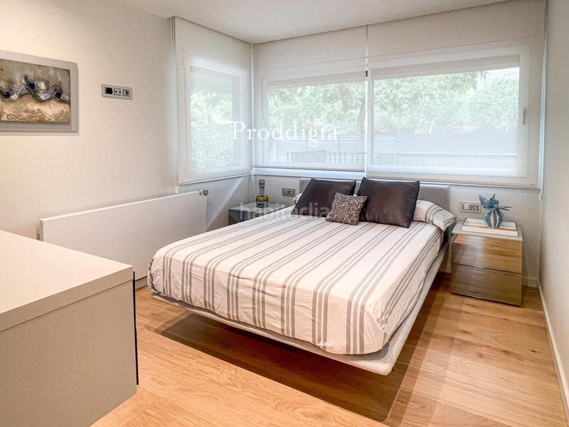 Foto 63fe7010-8b91-4f7d-8490-761d12e8bd2a. Xalet amb calefacció aparcament piscina a Torrent Ballester Viladecans