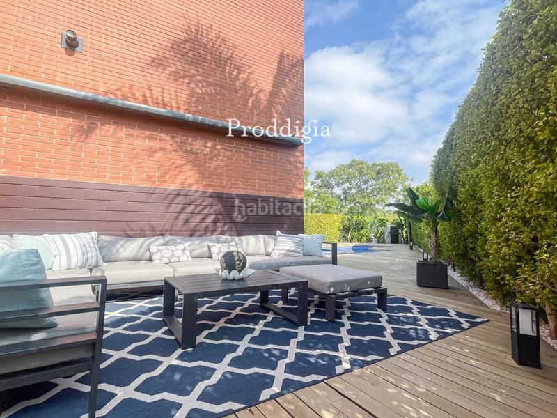 Foto 6e870037-f2c0-4ce8-a5f8-ce3b2ad44cc7. Xalet amb calefacció aparcament piscina a Torrent Ballester Viladecans