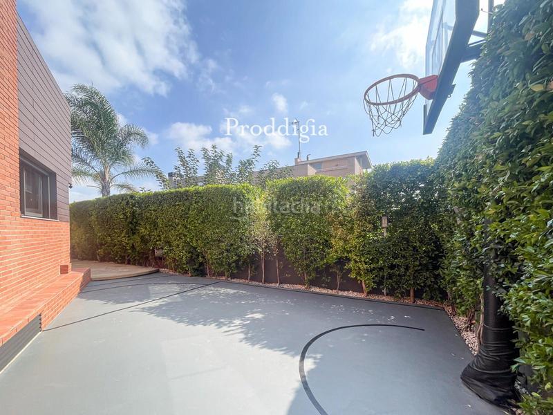 Foto 90ecf3d0-f789-4f5f-b7e9-d660c3372970. Xalet amb calefacció aparcament piscina a Torrent Ballester Viladecans