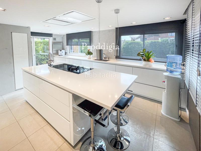 Foto c426a1aa-c6a2-4156-8f2d-925bdd56ab67. Xalet amb calefacció aparcament piscina a Torrent Ballester Viladecans