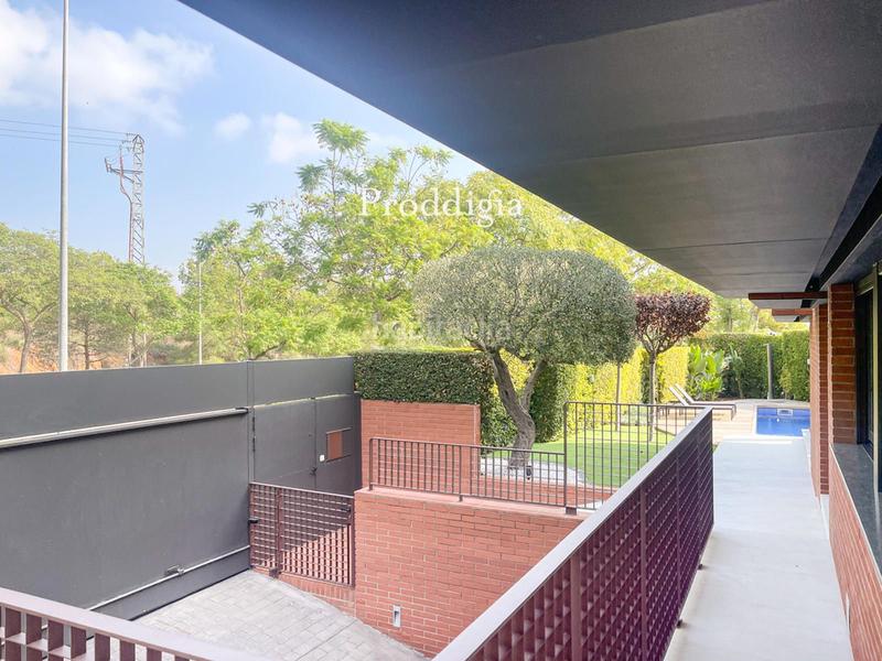 Foto e65608c7-14e5-45fd-8292-6ce71fcd5a1e. Xalet amb calefacció aparcament piscina a Torrent Ballester Viladecans