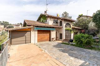 Xalet  Perez galdos. Fantástica casa en valldoreix con gran zona comunitaria com pisc