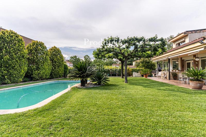 Foto c2eaf019-2373-4fdd-a60d-6249a4d7bec1. Xalet amb calefacció aparcament piscina a Mira-sol Sant Cugat del Vallès