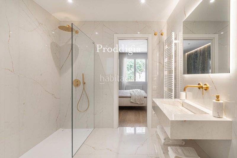 Piso vivienda reformada a estrenar con piscina en sant gervasi galvany en Barcelona - Imagen 37