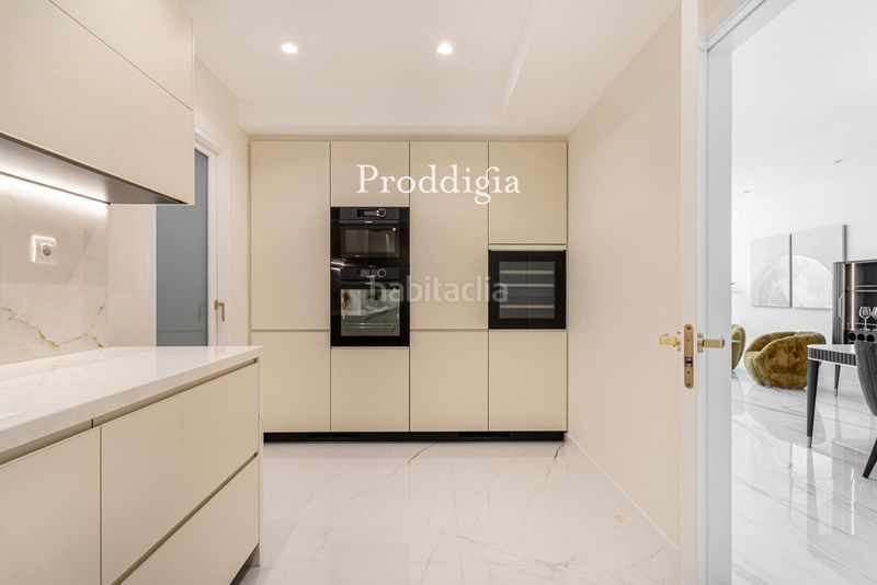 Piso vivienda reformada a estrenar con piscina en sant gervasi galvany en Barcelona - Imagen 21