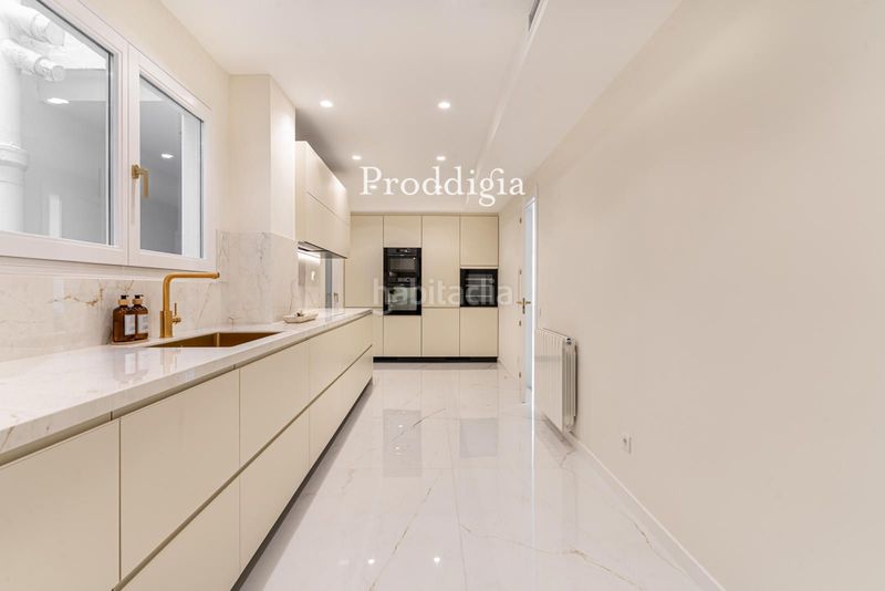 Piso vivienda reformada a estrenar con piscina en sant gervasi galvany en Barcelona - Imagen 22