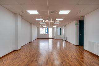 Location Bureau  Tuset. Bonita oficina disponible en la calle tuset