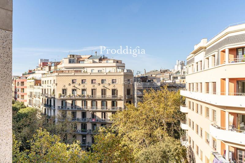 Foto 4f6adb4c-f01a-468d-9c0b-024aa1a9b37f. Attico con riscaldamento in Sant Antoni Barcelona