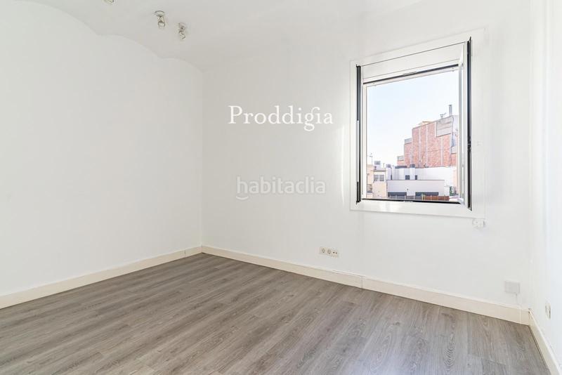 Foto d5ad3db6-d003-4232-a1a5-7a2a0ebe66f4. Attico con riscaldamento in Sant Antoni Barcelona