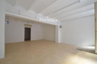 Location Local commercial à Sant Gervasi - Galvany. Amplio local en calle hercegovina