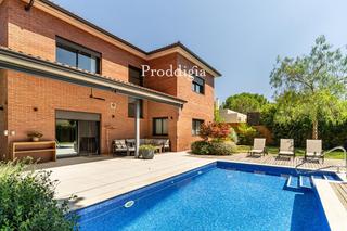 Chalet en Valldoreix. Espectacular casa de 5 habitaciones en sant cugat