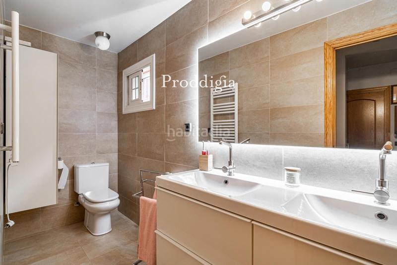 Foto 186f4aff-cb51-4023-8273-8e8d5d4c11e6. Casa adossada amb calefacció aparcament a Sant Francesc Sant Cugat del Vallès