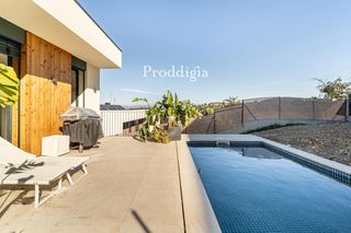 Casa a La Floresta. Espectacular casa independiente  de 4 habitaciones a estrenar