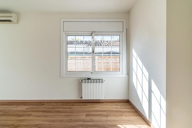 Foto 12e4aca4-32cc-4c20-b429-ca649942f8c9. Xalet amb calefacció aparcament piscina a Mira-sol Sant Cugat del Vallès