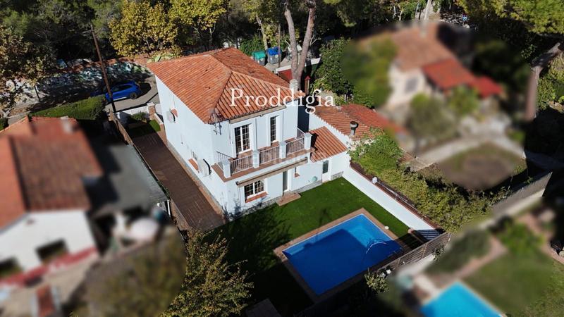 Foto 4be14ca5-1057-41f7-bea6-8ca4f25c661a. Xalet amb calefacció aparcament piscina a Mira-sol Sant Cugat del Vallès