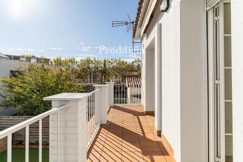 Foto 4ecdd34a-f526-4b87-b246-9a35c7078376. Xalet amb calefacció aparcament piscina a Mira-sol Sant Cugat del Vallès