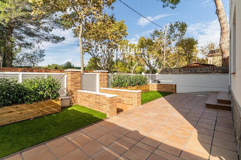 Foto 5e14dfd0-96d9-4889-868d-cfda874a00d4. Xalet amb calefacció aparcament piscina a Mira-sol Sant Cugat del Vallès