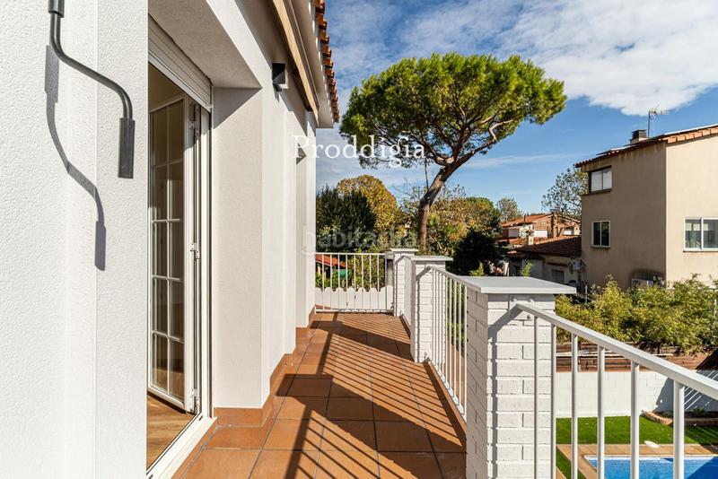 Foto 76e03d8f-c647-4395-933b-24fd7a477c01. Xalet amb calefacció aparcament piscina a Mira-sol Sant Cugat del Vallès