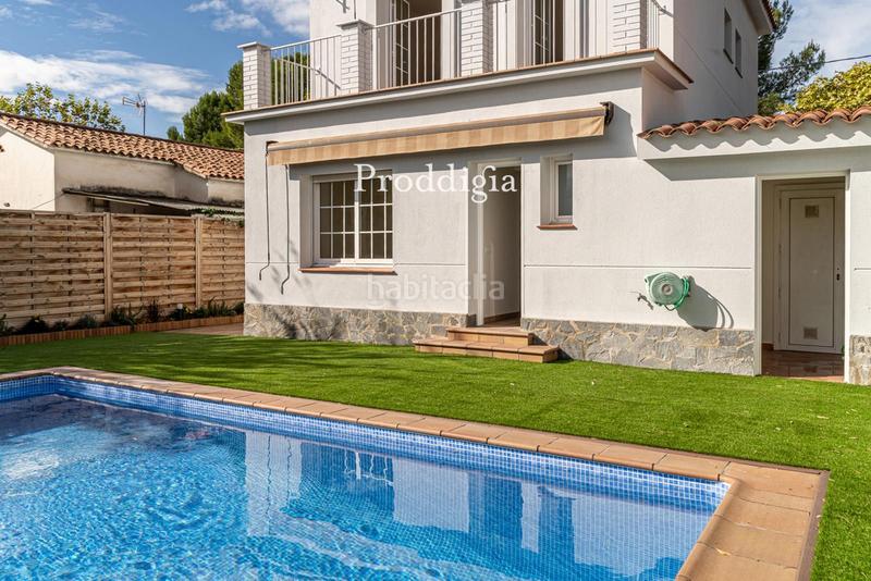 Foto f3de121f-5afa-4e30-b99a-172a902c8b1e. Xalet amb calefacció aparcament piscina a Mira-sol Sant Cugat del Vallès