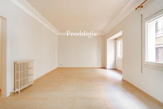 Alquiler Piso  Santjoanistes. Fantástico apartamento de 4 habitaciones en plaza molina