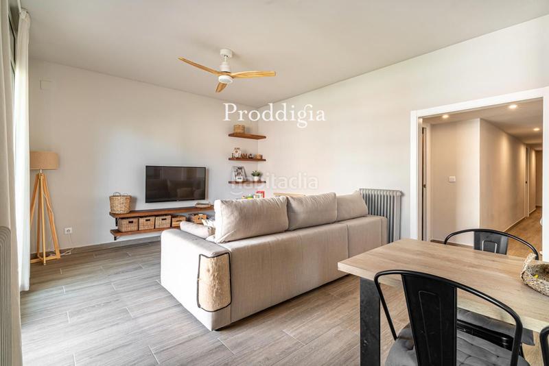 Foto 057160a1-6329-4030-8106-ac210ee47cea. Pis amb calefacció a Sant Antoni Barcelona