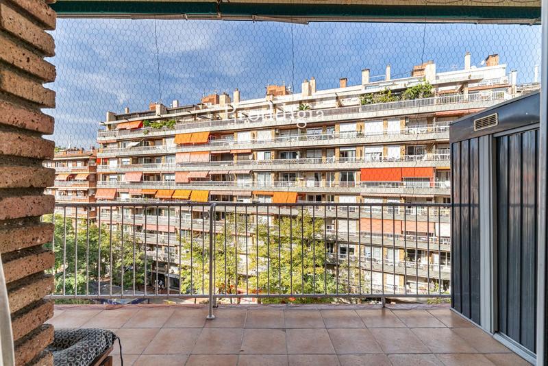 Foto 0aa2567e-32d6-407e-983e-ea09c35efe5e. Pis amb calefacció a Sant Antoni Barcelona